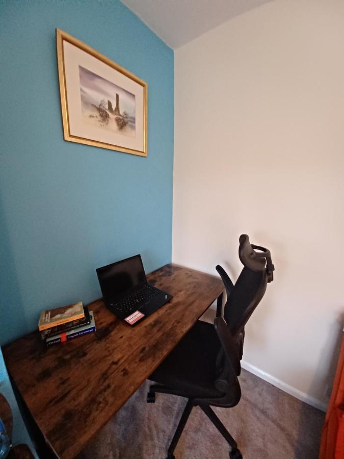 Stunning Homestay In Wolverhampton Bushbury Εξωτερικό φωτογραφία
