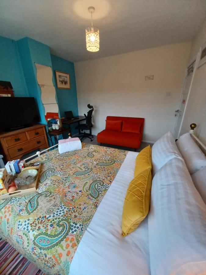 Stunning Homestay In Wolverhampton Bushbury Εξωτερικό φωτογραφία