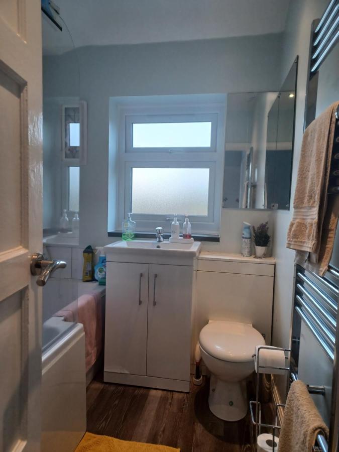 Stunning Homestay In Wolverhampton Bushbury Εξωτερικό φωτογραφία